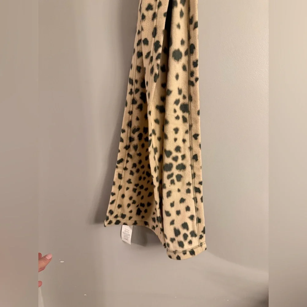 Lands’ End Leopard Print Fleece Scarf & Gloves Set – EZ Touch – Medium